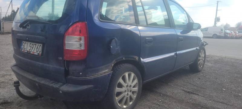 ox_opel-zafira-2005