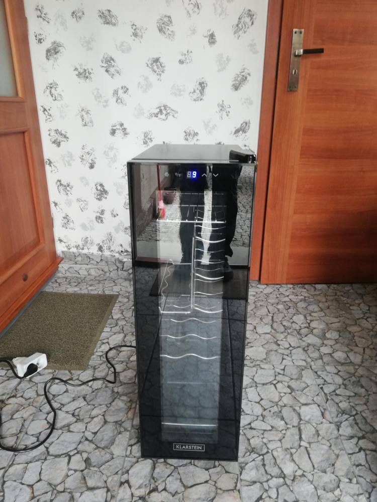 ox_chlodziarka-na-wino-12-butelek-klarstein