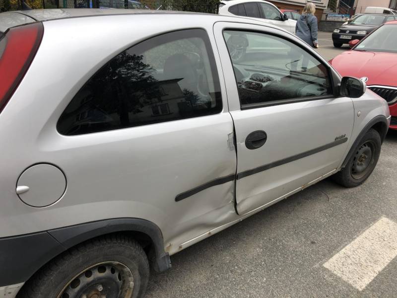 ox_opel-corsa-2003