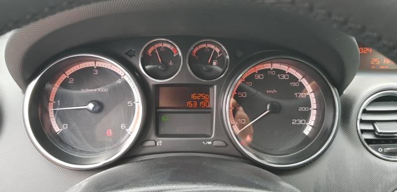 ox_peugeot-308-2012-r-153-000-kmzadbany-100-sprawny-nowy-akumulator