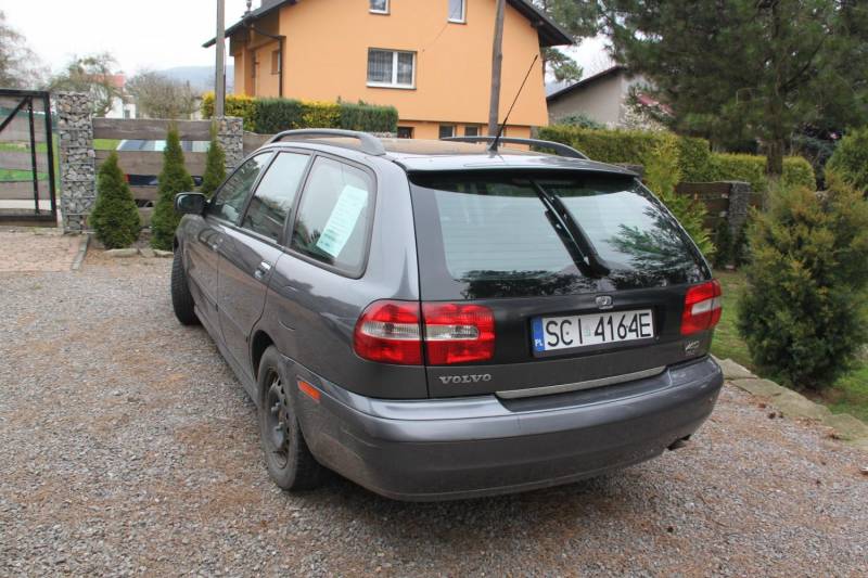 ox_sprzedam-samochod-osobowy-volvo-v40-19-diesel-kombi-2003