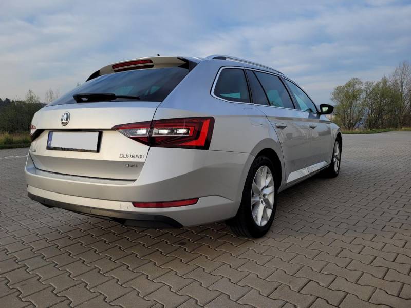 ox_skoda-superb-iii-kombi-dsg-4x4-20tdi-190km-acc-2017r-bi-xenon-skretny