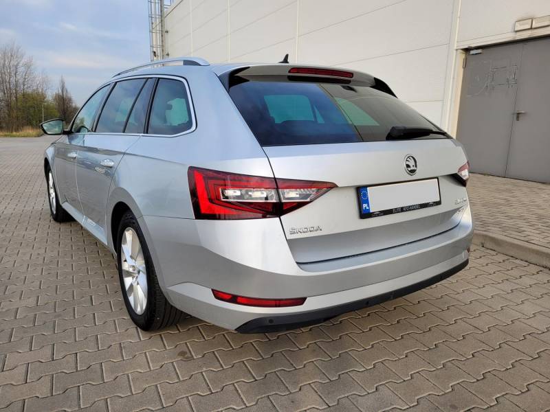 ox_skoda-superb-iii-kombi-dsg-4x4-20tdi-190km-acc-2017r-bi-xenon-skretny