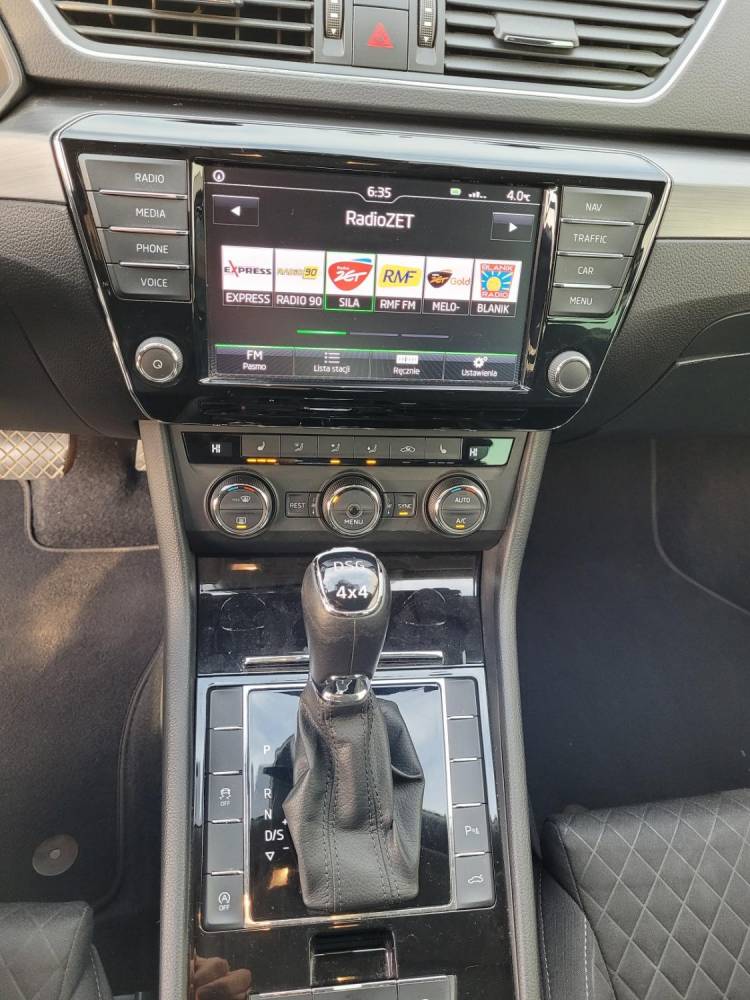 ox_skoda-superb-iii-kombi-dsg-4x4-20tdi-190km-acc-2017r-bi-xenon-skretny