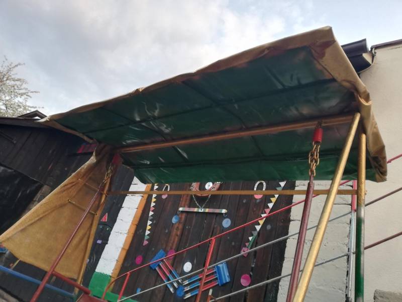ox_hustawka-ogrodowa-3-osobowa-konstrukcji-metalowej-mocna