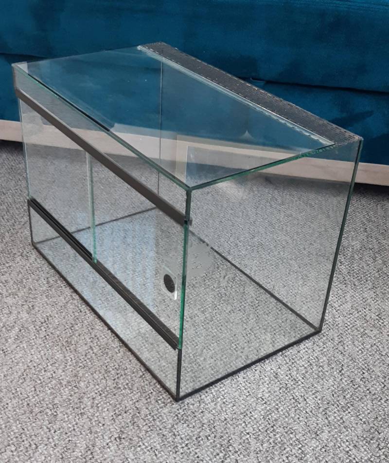 ox_sprzedam-terrarium-szklane-o-wymiarach-30x50x35cm