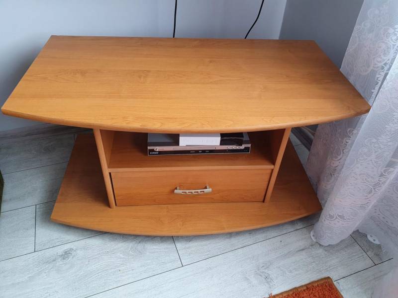 ox_stolik-pod-tv-na-kolkach