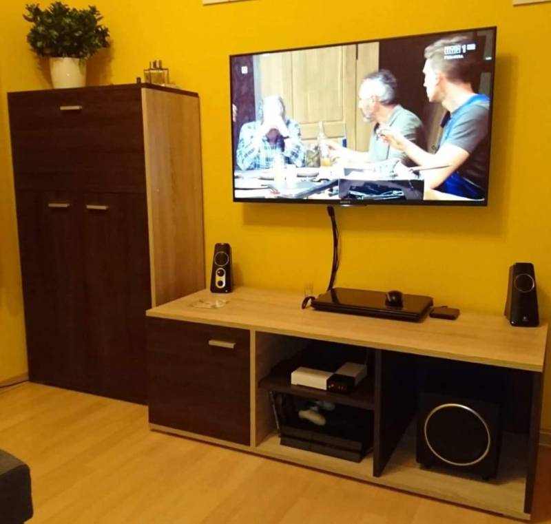 ox_szafka-pod-telewizor-barek