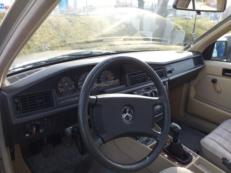 ox_mercedes-190e