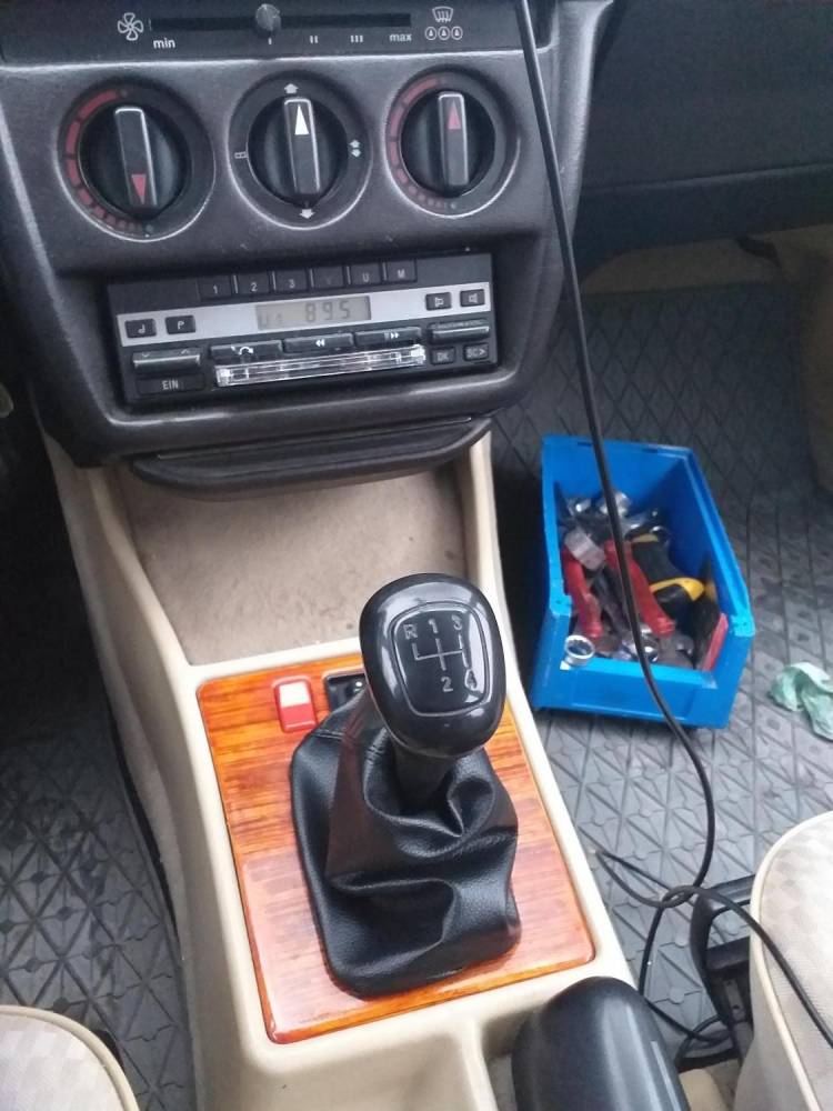 ox_mercedes-190e