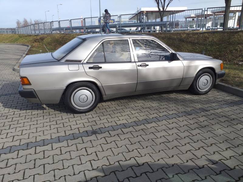 ox_mercedes-190e