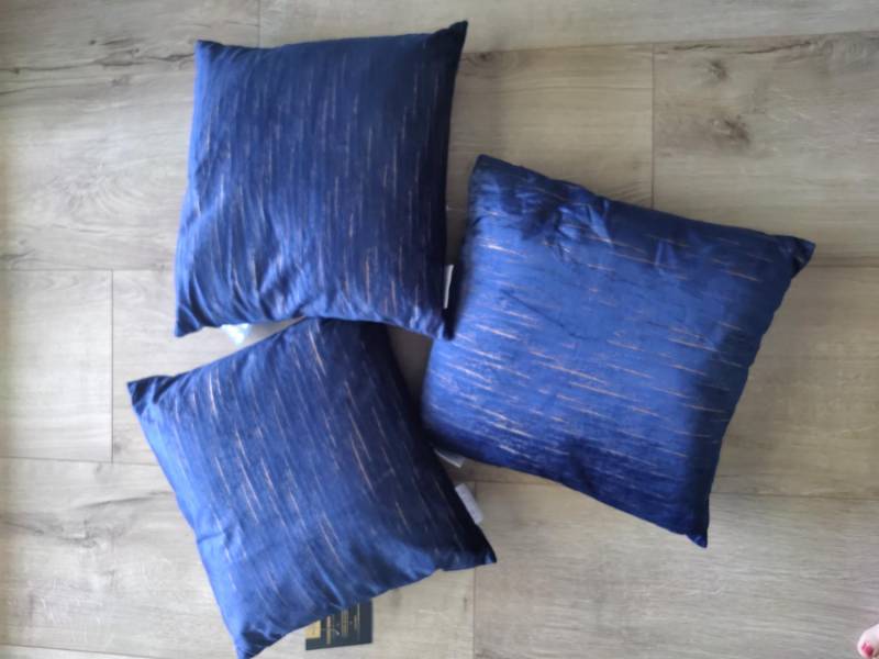 ox_nowe-trzy-poduszki-dekoracyjne-40x40-poszewki-plus-wklady