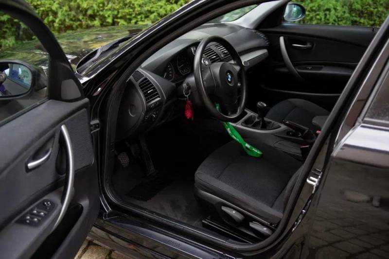 ox_bmw-116i-16-benz-climatronic-5-drzwi