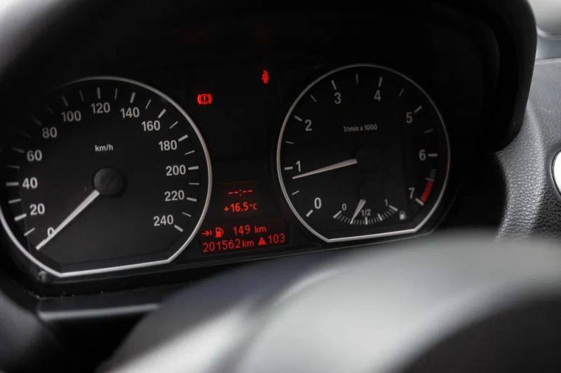 ox_bmw-116i-16-benz-climatronic-5-drzwi
