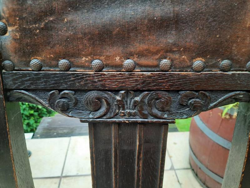ox_dwa-zabytkowe-debowe-krzesla-rzezbione-plus-siedzisko