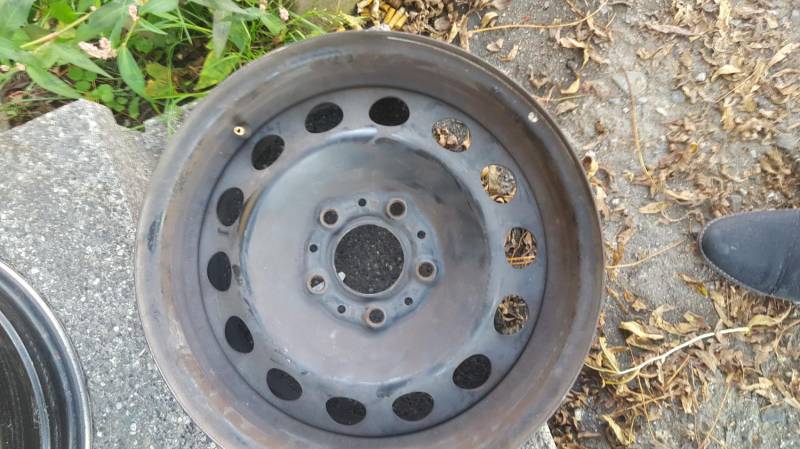 ox_sprzedam-komplet-felg-bmw-16-5120-z-kolpakami-bmw