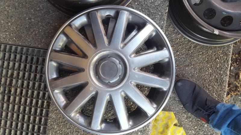 ox_sprzedam-komplet-felg-bmw-16-5120-z-kolpakami-bmw