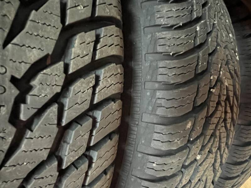 ox_opony-zimowe-nokian-wr-snowproof-17570-r-14-w-komplecie-z-felgami