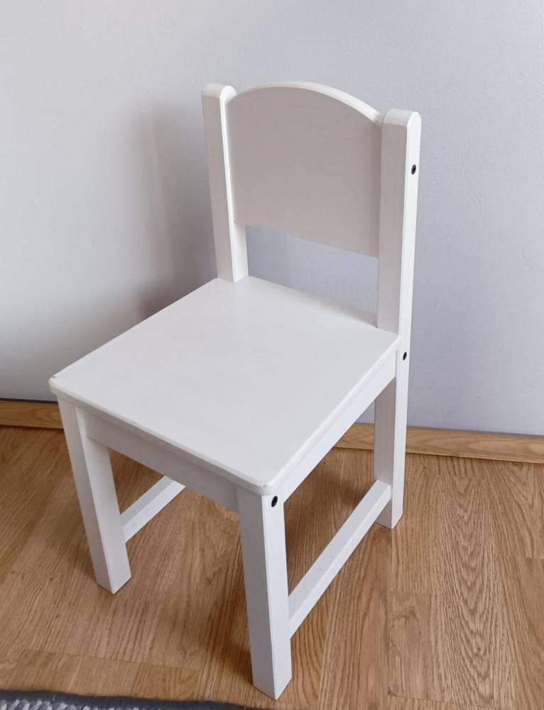 ox_drewniane-krzeselko-dzieciece
