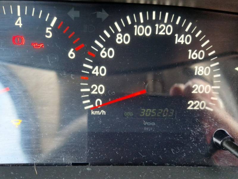 ox_sprzedam-toyota-corolla-19-z-2002-r-305-tys-km