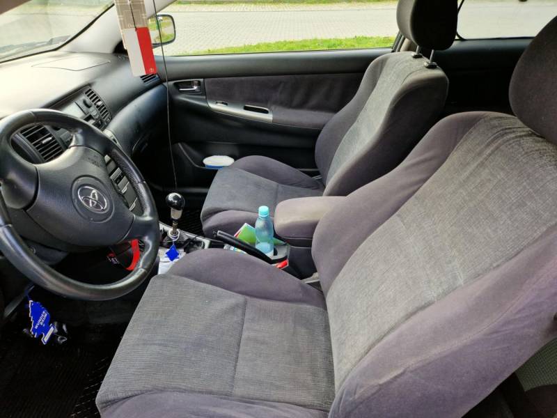 ox_sprzedam-toyota-corolla-19-z-2002-r-305-tys-km