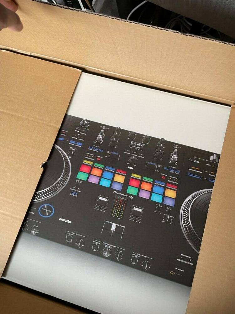 ox_pioneer-dj-ddj-rev7-profesjonalny-kontroler-dj-dla-serato-dj-pro