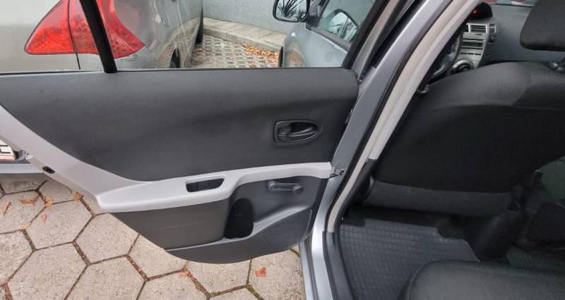 ox_toyota-yaris-10-benzyna