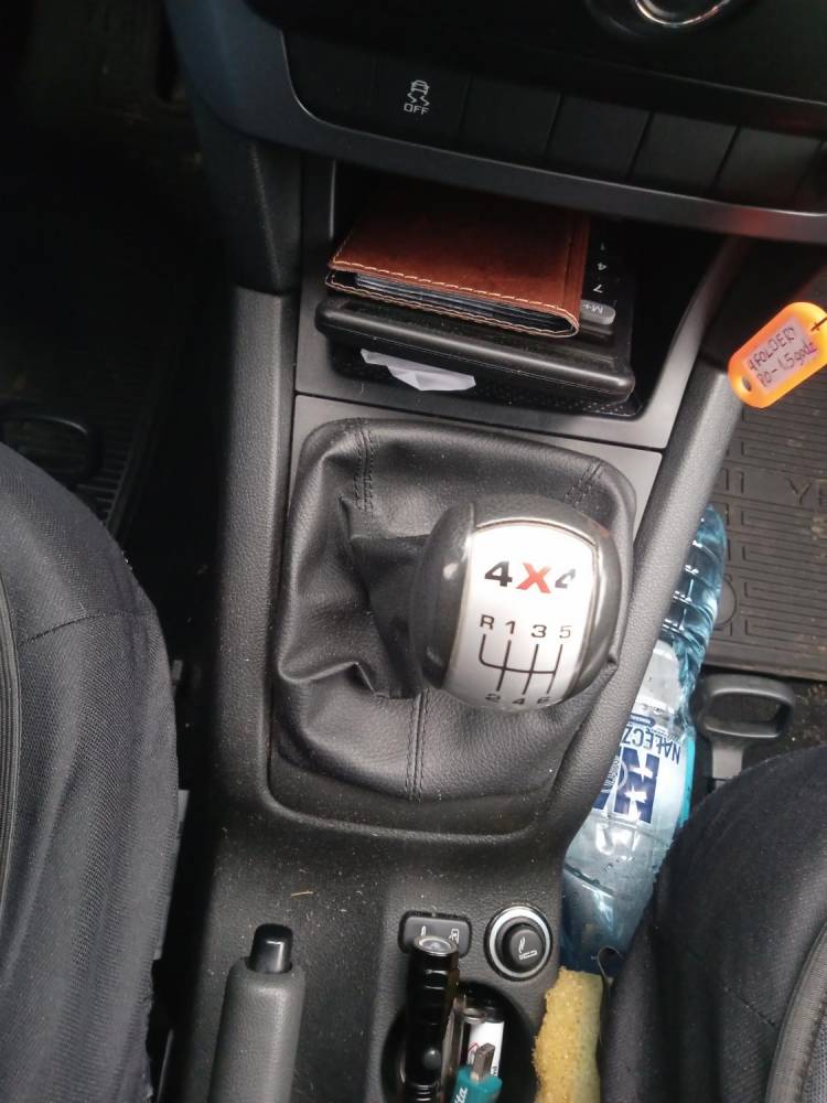 ox_skoda-yeti-tsi-18-benzyna160-km-2010-r-naped-4-x-4-bezwypadkowa