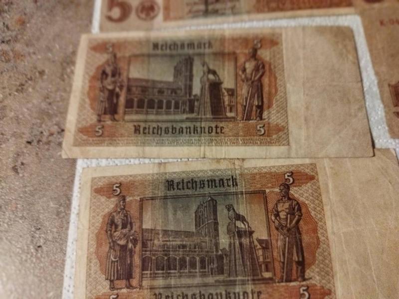 ox_porzadki-domowe-stare-banknoty