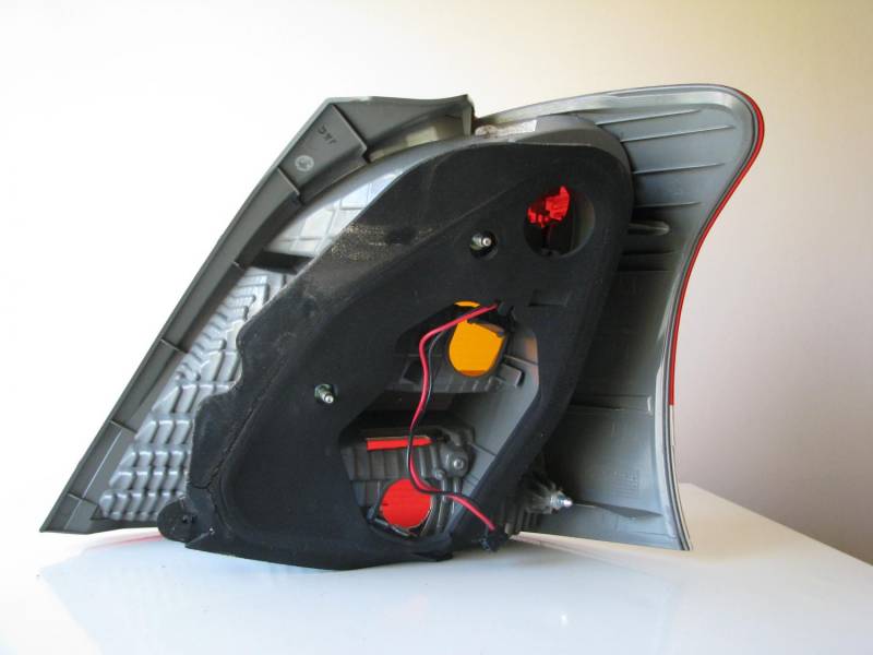 ox_oryginalna-tylna-lewa-lampa-led-toyota-yaris-ii-lift-europa-2009-2011
