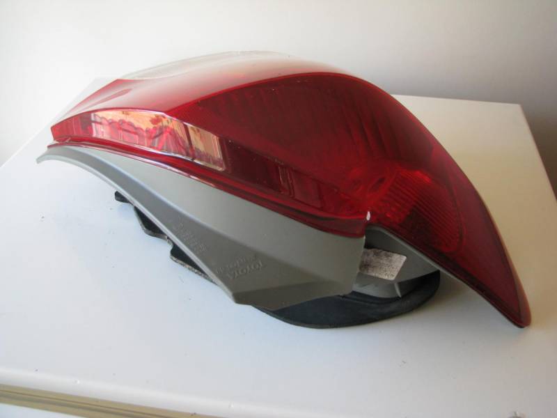 ox_oryginalna-tylna-lewa-lampa-led-toyota-yaris-ii-lift-europa-2009-2011