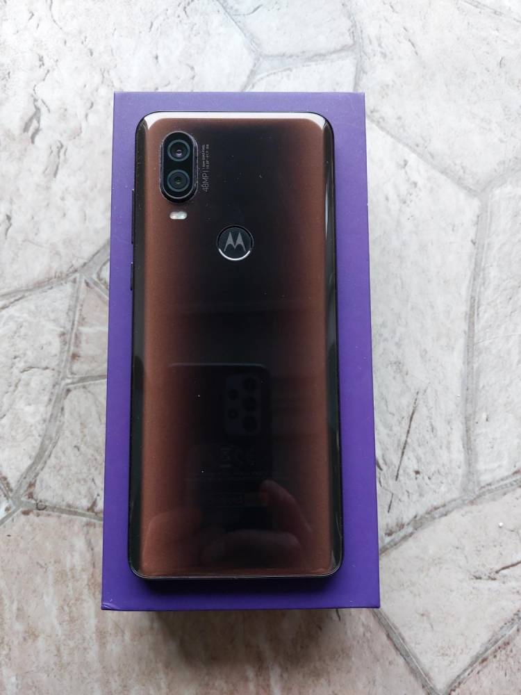 ox_motorola-one-vision