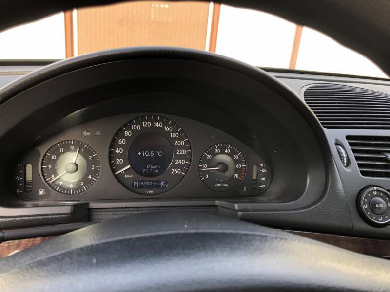 ox_mercedes-benz-w211-e200ngt-2004r-classic