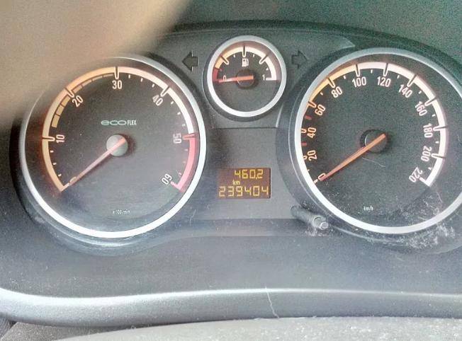 ox_opel-corsa-13-cdti-diesiel-klimatyzacja-bez-inwestycji-komplet-opon