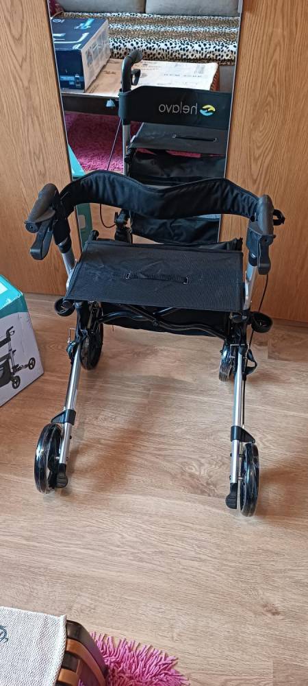 ox_nowoczesny-lekki-balkonik-na-kolkach-skladany-helavo-rollator
