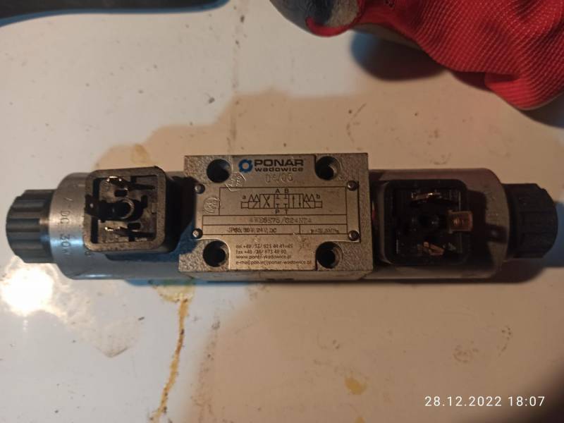 ox_rozdzielacz-elektrohydrauliczny-nowy