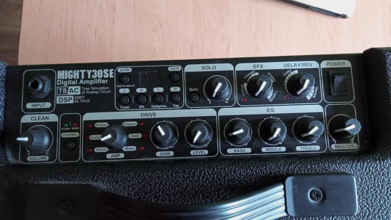 ox_wzmacniacz-gitarowy-typu-combo-nux-mighty-30-se