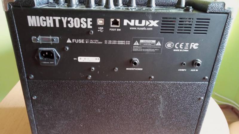 ox_wzmacniacz-gitarowy-typu-combo-nux-mighty-30-se