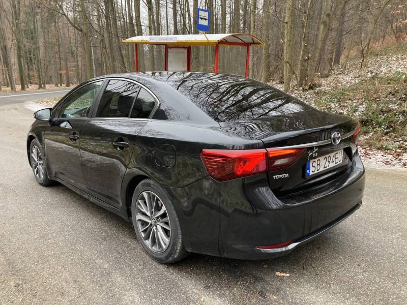 ox_toyota-avensis-2015r-71tys-km-16d