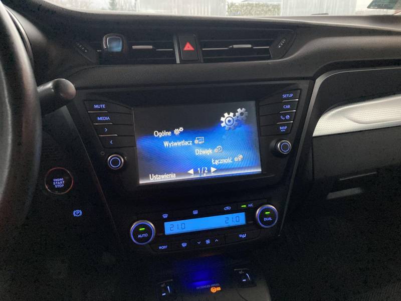 ox_toyota-avensis-2015r-71tys-km-16d