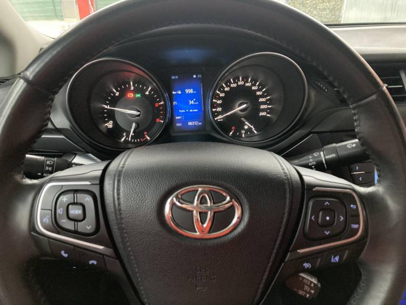 ox_toyota-avensis-2015r-71tys-km-16d