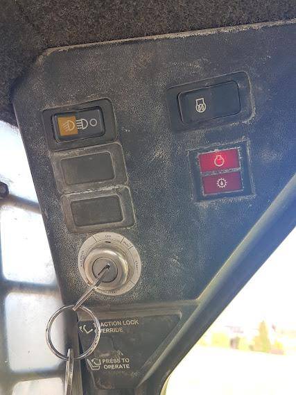ox_miniladowarka-bobcat-553-100-sprawna