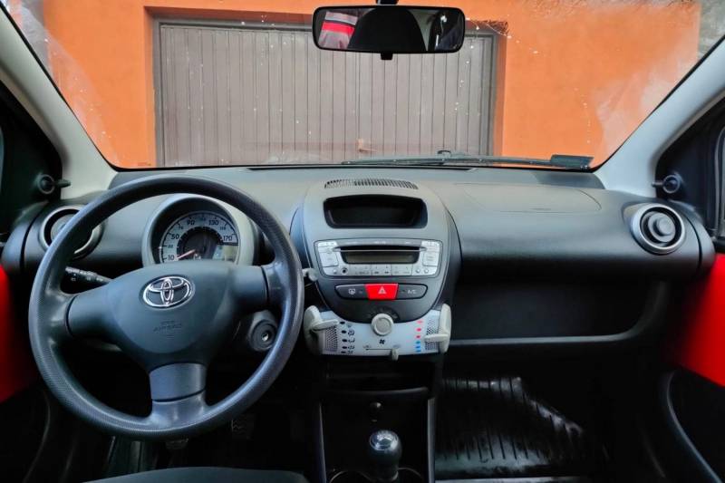 ox_samochod-osobowy-toyota-aygo-10-vvt-i-active-vsc
