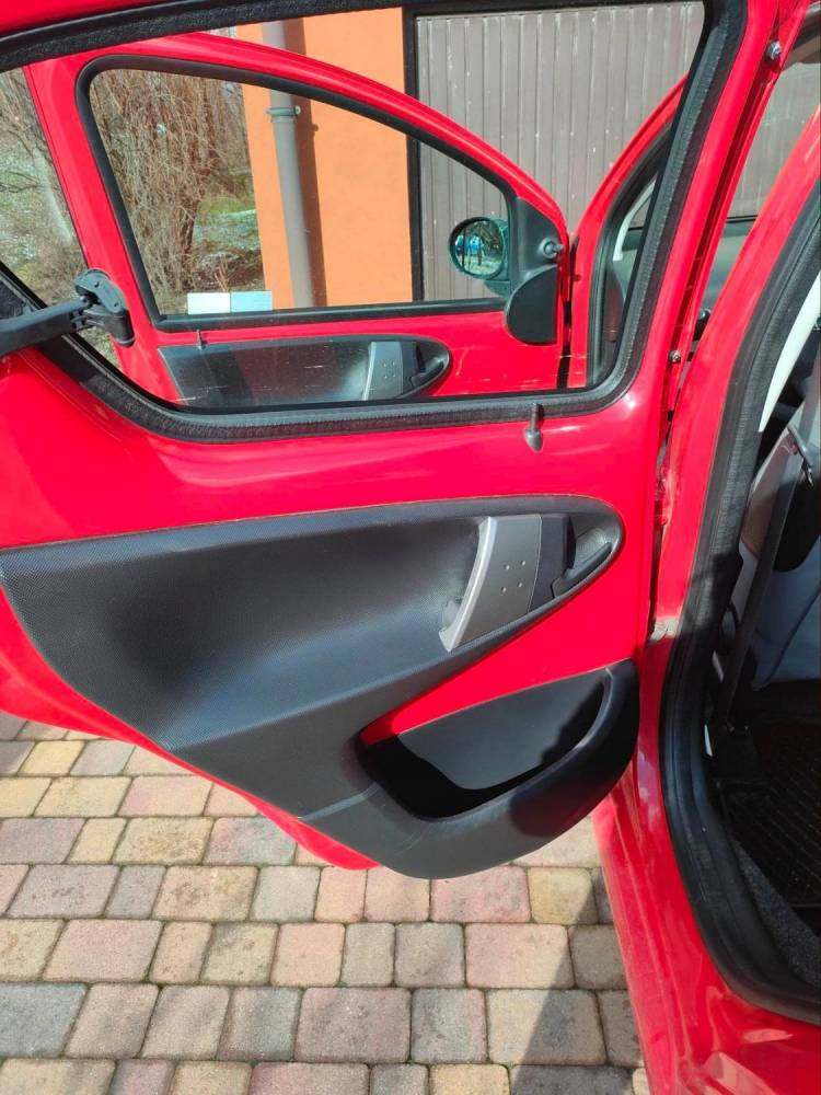 ox_samochod-osobowy-toyota-aygo-10-vvt-i-active-vsc