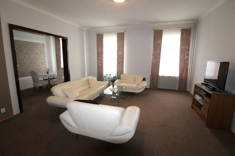 ox_kamieniczka-w-centrum-cieszyna-lokal-uzytkowy-pokoje-best