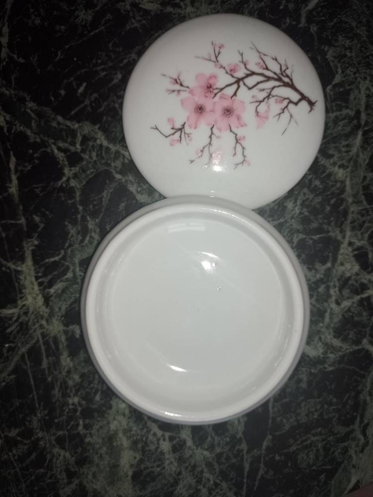 ox_ceramiczna-szkatulka-na-drobiazgi-w-piekne-kwiaty