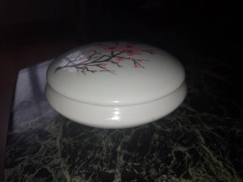 ox_ceramiczna-szkatulka-na-drobiazgi-w-piekne-kwiaty