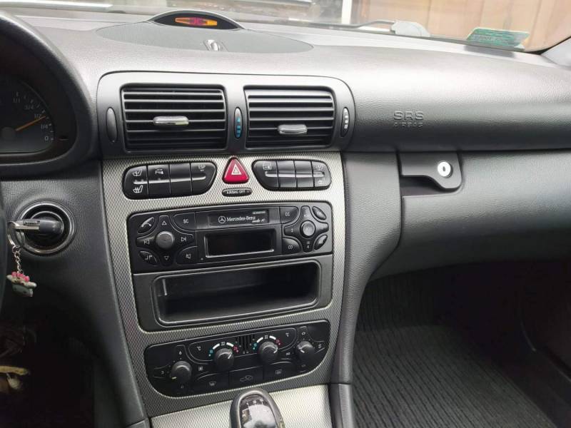ox_sprzedam-mercedes-benz-c180-sport-coupe-rocznik-2001