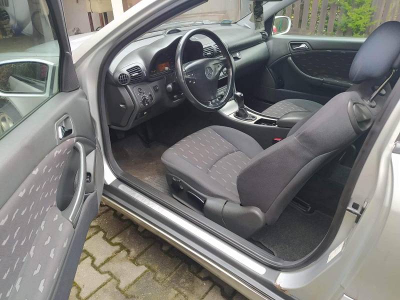 ox_sprzedam-mercedes-benz-c180-sport-coupe-rocznik-2001