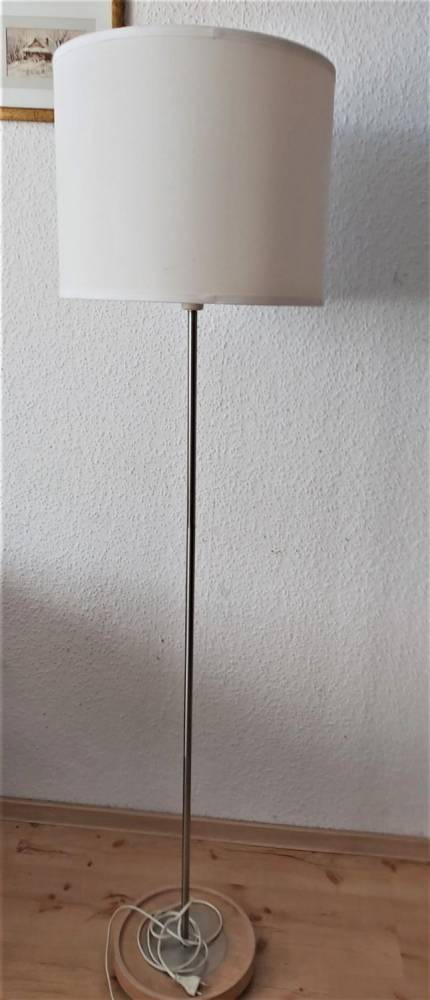 ox_ikea-lampa-podlogowa